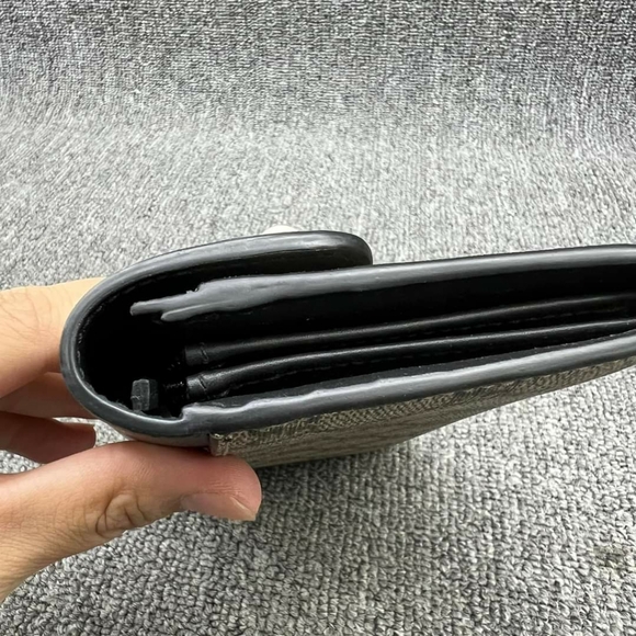 100% Authentic Gucci Leather Wallet 249-101524 - Picture 8 of 12